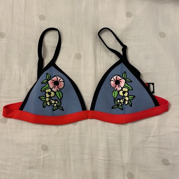 Triangl Bikini - Small Top, Medium Bottoms - Picture 2 of 3